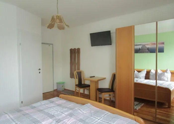 Dorfwirtshaus Rauch ゲストハウス