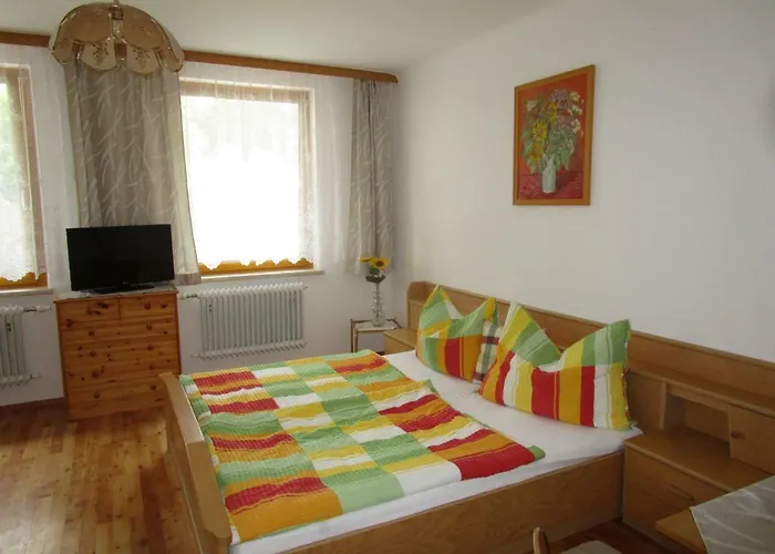 ゲストハウス Dorfwirtshaus Rauch