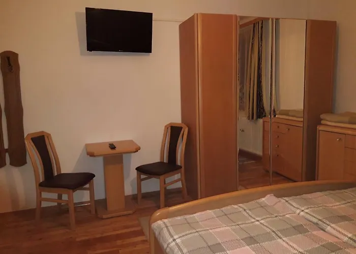 Dorfwirtshaus Rauch ゲストハウス